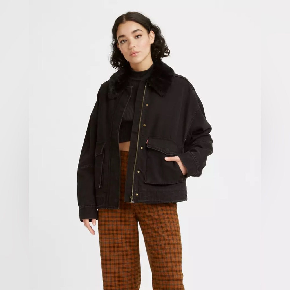 Levi’s Women’s Big E Faded Black Full Zip Boxy Bubble‎ Sherpa Trucker Jacket - Picture 2 of 7